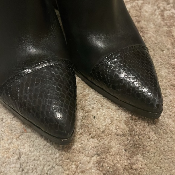 Donald J Pliner Vaughn Black Ankle Boots - Picture 2 of 12